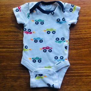5/$15🔹NEWBORN Onesie trucks boy